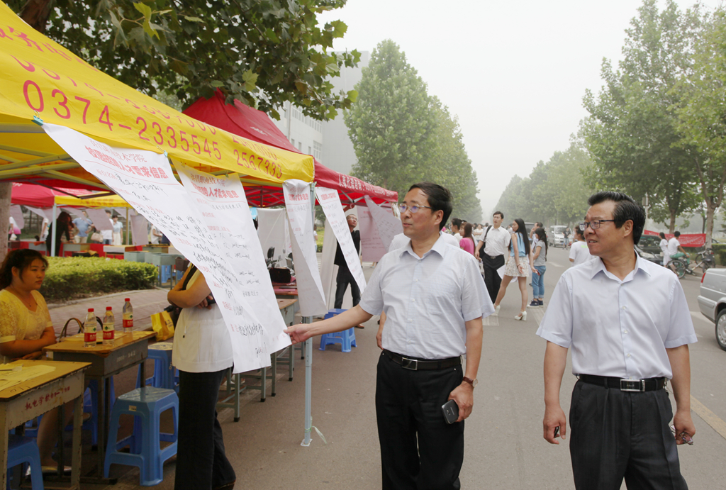 我校隆重举行2014届夏季毕业生双选会